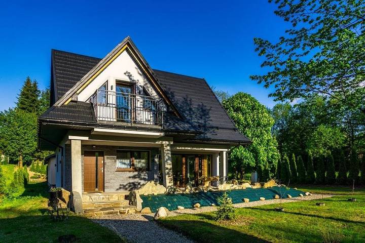 Gîte pour 13 personnes, avec Balcon et Terrasse ainsi que Jardin et Vue à Poronin