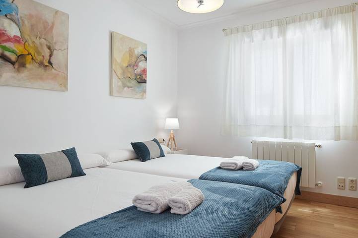 Entire apartment, Vaumm | The Rentals Collection in Playa de la Concha, San Sebastian