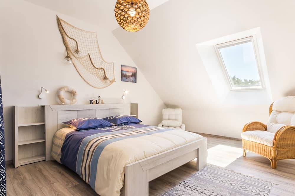 Maison moderne à 100m de la mer avec jardin clos, garage, Wifi, proche camping avec commerces, animaux Ok in Pen Bé, Assérac