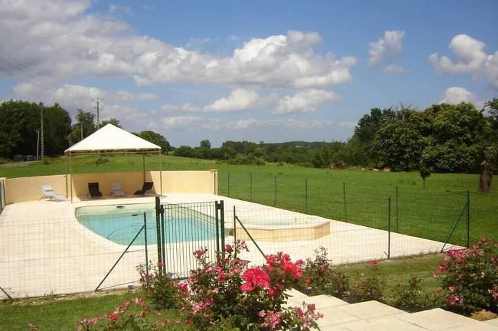 Maison de vacances pour 10 personnes, avec Terrasse et Jardin à Saint-Amand-de-Coly