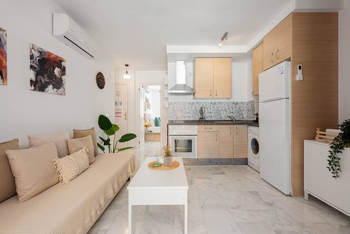 Entire apartment, Apartment 'Rd Berrocal' with Wi-Fi and Air Conditioning in Bailén-Miraflores, Malaga
