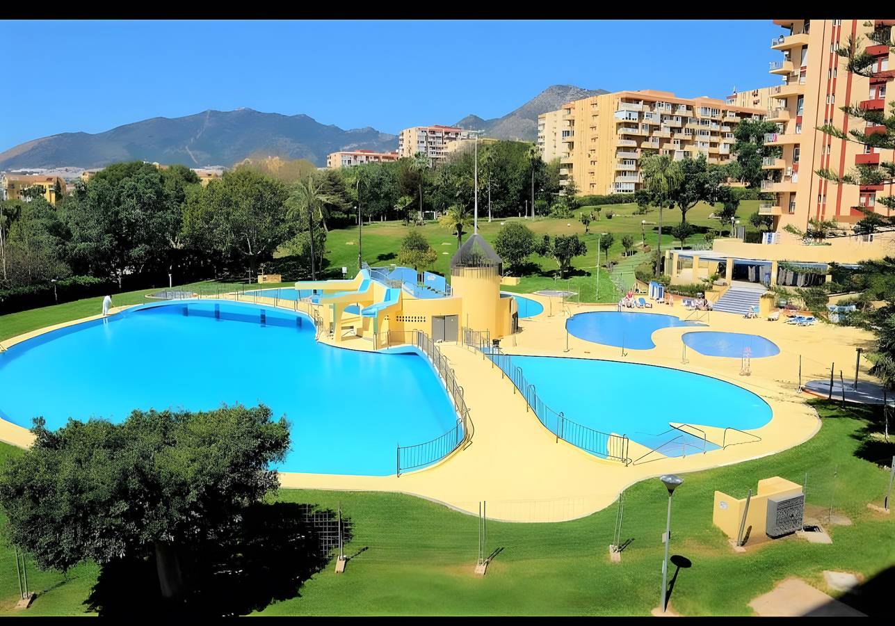 Studio entier, Studio 'Benaldream' avec vue sur la mer, piscine partagée et climatisation in Benalmádena Costa, Benalmádena