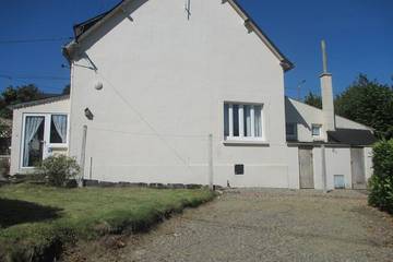 Gîte pour 4 personnes, avec jardin ainsi que terrasse et jacuzzi à Belle-Isle-en-Terre