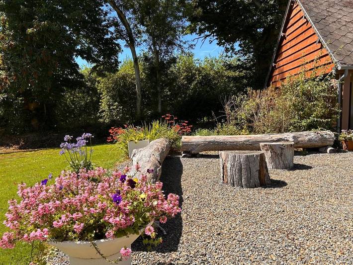 Location de vacances pour 10 personnes, avec Terrasse ainsi que Jardin et Vue dans Bourguenolles - 4