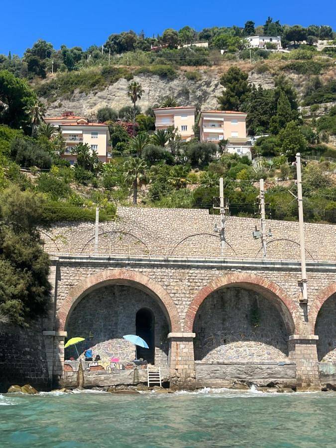 Location de vacances pour 2 personnes, avec terrasse et vue à Région de Vintimille - 3