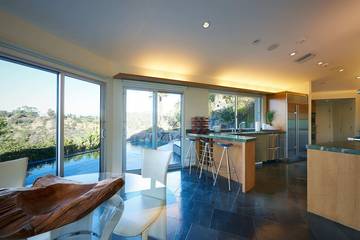 Vacation Home for 12 Guests in Los Angeles, Los Angeles County, Picture 1