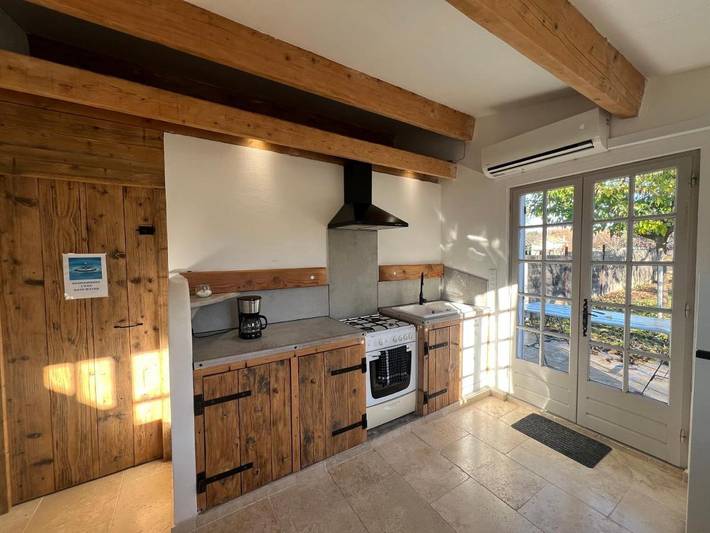 Location de vacances pour 4 personnes, avec vue ainsi que piscine et jardin à Chamaret - 2