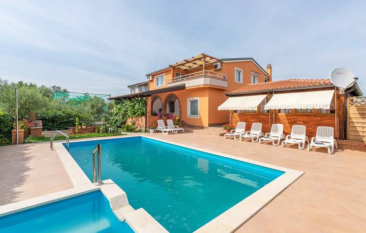 Ferienwohnung für 4 Personen, mit Balkon/Terrasse und Pool