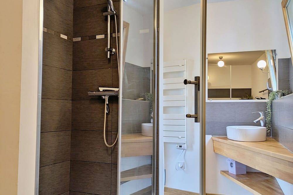 Gîte indépendant 3 chambres - confort moderne et cachet historique, animaux admis in Sainte-Suzanne, Mayenne