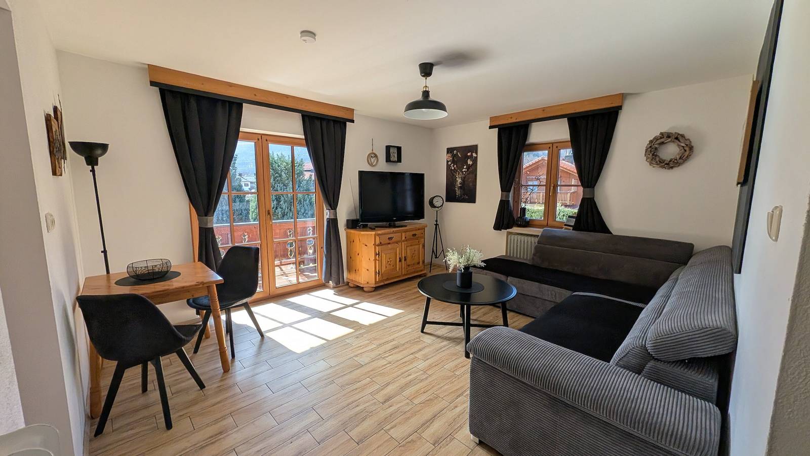 Entire apartment, Apartment 'Arnspitze' with Mountain View, Balcony and Wi-Fi in Mittenwald, Bavarian Alps