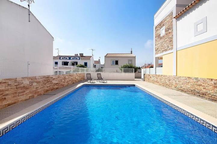 Ferienhaus für 8 Personen, mit Pool und Balkon - 1