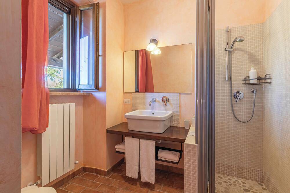 Relaxation in Country House with pool in Cingoli, Provincie Macerata