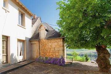 Gîte pour 6 personnes, avec balcon et vue sur le lac à Chasteaux