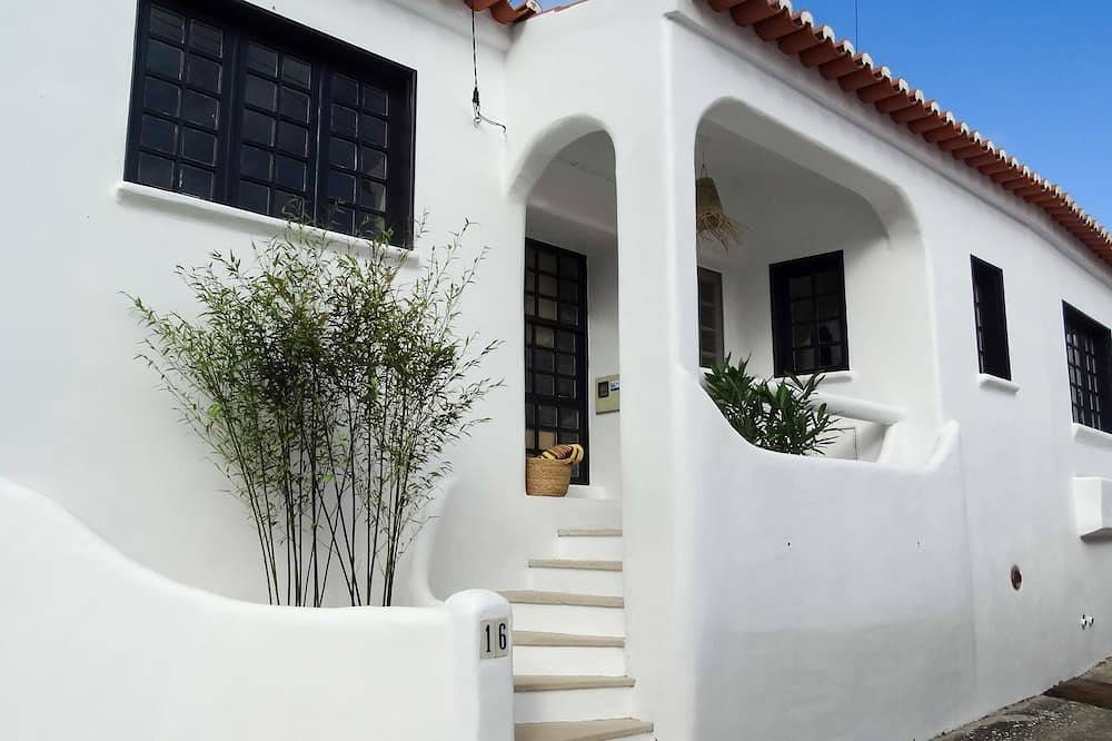 Prachtig huis met dakterras in oude stadskern van Odeceixe in Odeceixe, Costa Alentejana