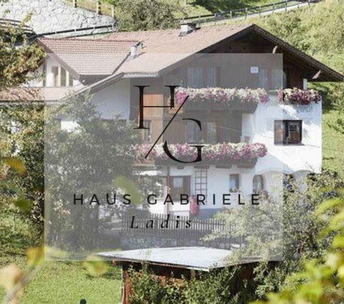 Ferienwohnung für 10 Personen, mit Balkon und Terrasse sowie Sauna und Ausblick in Ladis