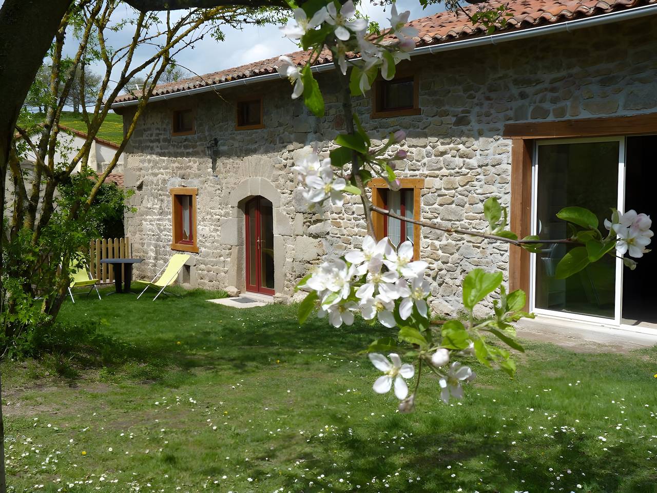 Gîte du châtelet, 10-12 personnes, en auvergne in Manglieu, Parc Naturel Régional Livradois-Forez