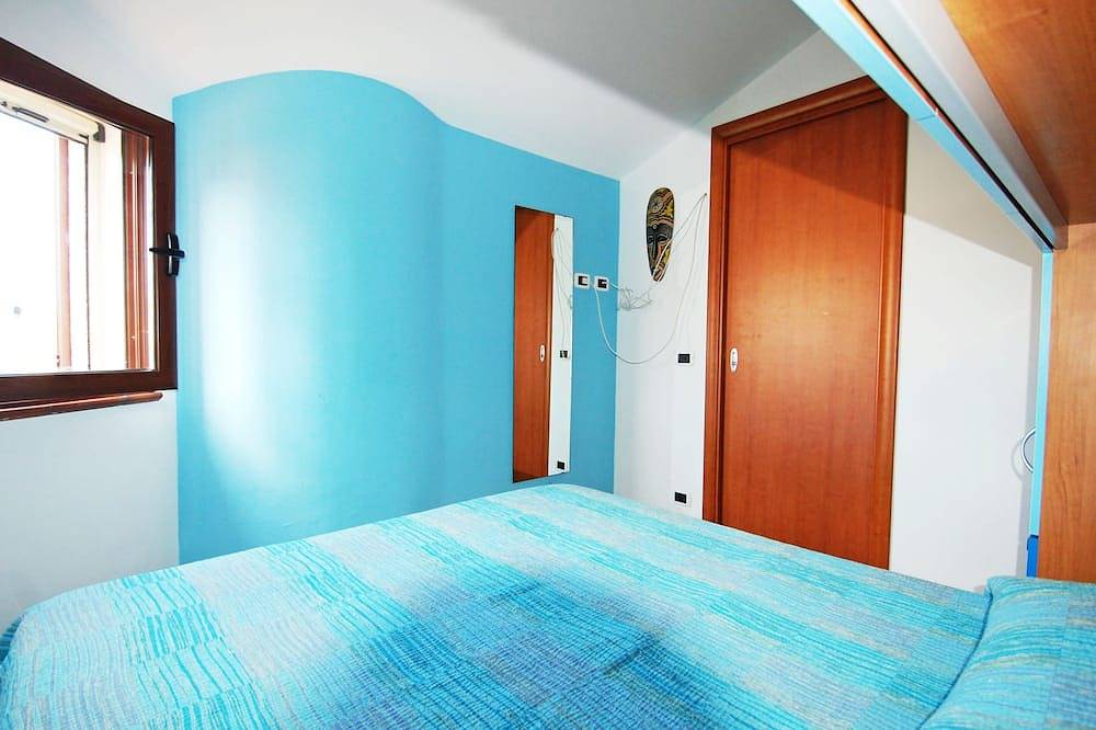 Villecefalu. Veranda, Terrace, 3 Bedrooms, 3 Bathrooms. in Piana Calzata, Provincie Palermo