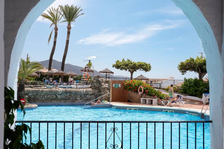 Ferienhaus 'Dalias' mit Meerblick, Wlan und Klimaanlage in El Capistrano, Nerja