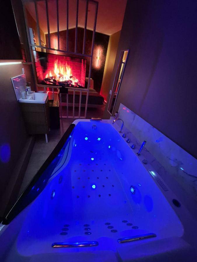 Appartement de vacances pour 2 personnes, avec Jacuzzi à Montigny-le-Bretonneux