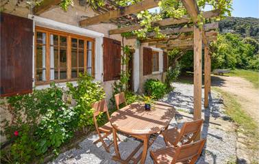 Airbnb pour 4 personnes, avec terrasse et jardin en Corse-du-Sud