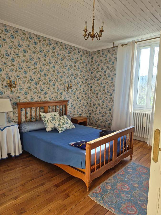 Location de vacances pour 11 personnes, avec terrasse et vue, animaux acceptés à Saint-Laurent-les-Tours - 3