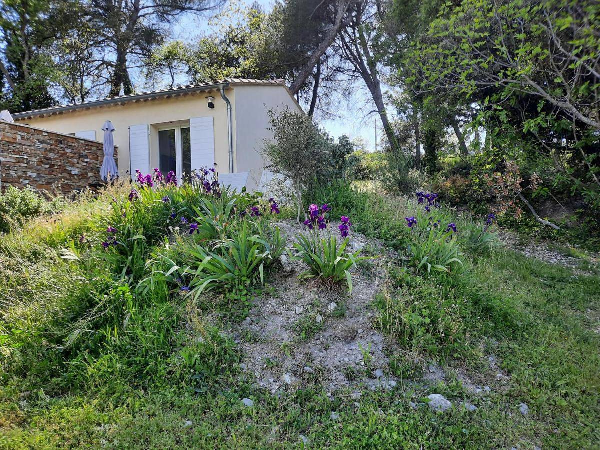 Appartement entier, Studios indépendants dans grand Domaine en pleine nature in Simiane-Collongue, Côte méditerranéenne (France)