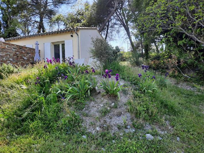 Gîte pour 2 personnes, avec jardin ainsi que piscine et vue à Simiane-Collongue - 4