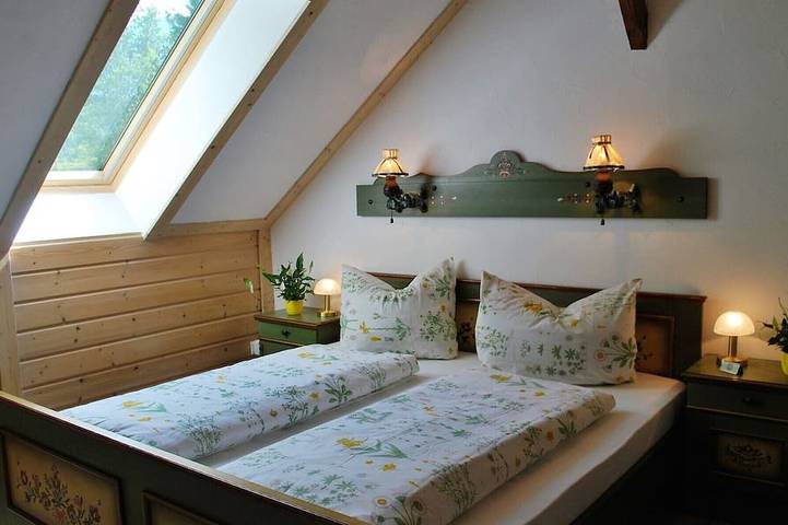 Ganze Wohnung, Großzügige Ferienwohnung mit Stil und Charme! in Oberammergau, Bayerische Alpen