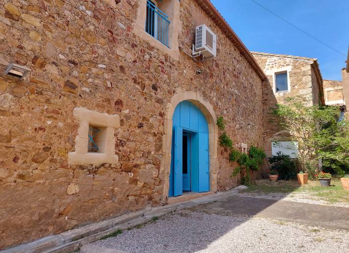Gîte pour 15 personnes, avec jardin ainsi que piscine et terrasse, animaux acceptés