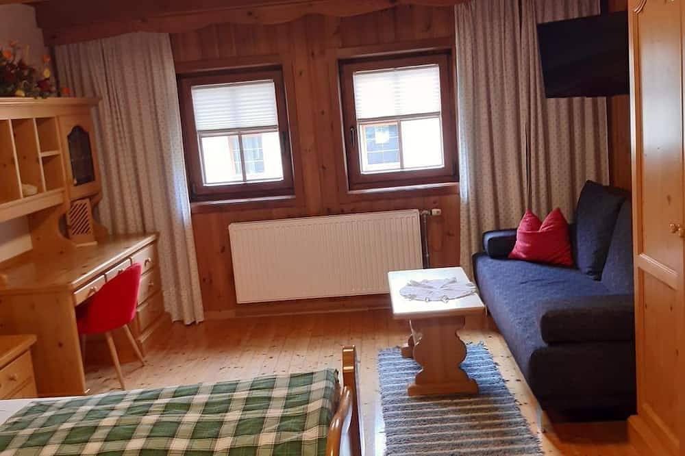 Ganze Wohnung, Poltlhof - Doppelzimmer, Dusche und Bad, Wc, Bergseite in Reichenau (Österreich), Nockberge