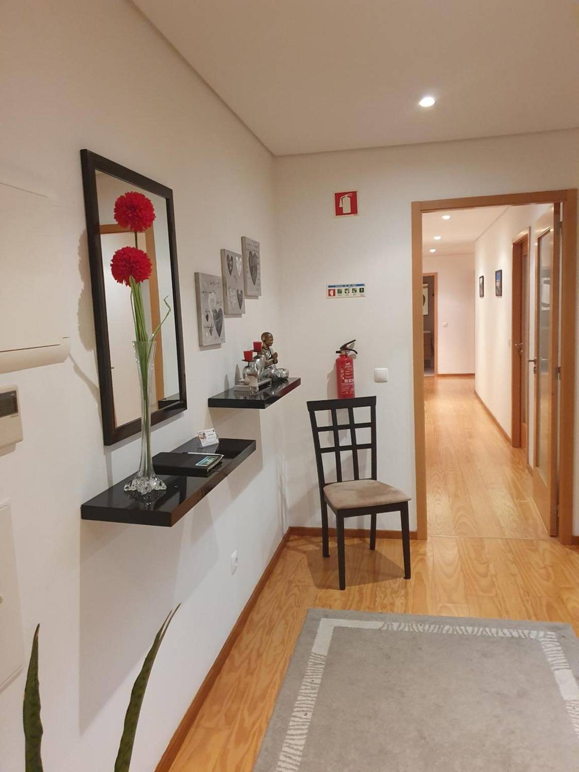 Appartamento intero, Appartamento 'T3 - Sao Pedro 2' con vista mare, Wi-Fi e aria condizionata in São Miguel Island, Ponta Delgada