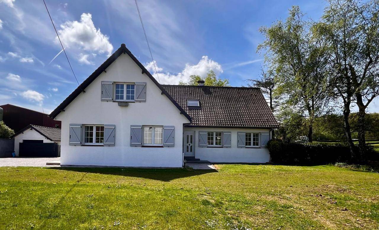 Three-Bedroom House in Cormont, Région de Montreuil