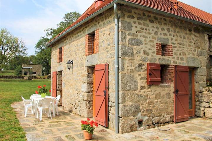 Gîte pour 2 personnes, avec vue sur le lac et jardin dans la Creuse - 4