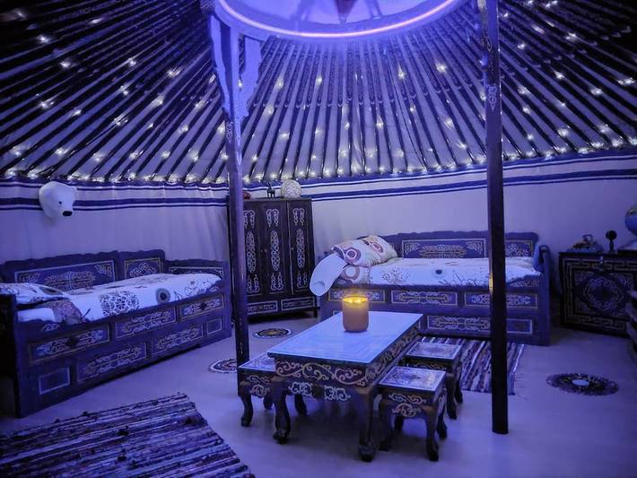 Tente pour 5 personnes, avec Jacuzzi ainsi que Terrasse et Jardin