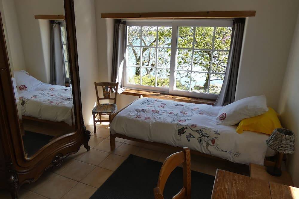 Waterfront charm and authenticity! Rated 3 stars. in Pors Guyon, Lanmodez