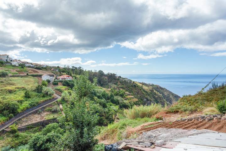 Appartamento intero, Appartamento 'Casa Gomes' con vista mare, Wi-Fi e aria condizionata in Calheta, Madeira
