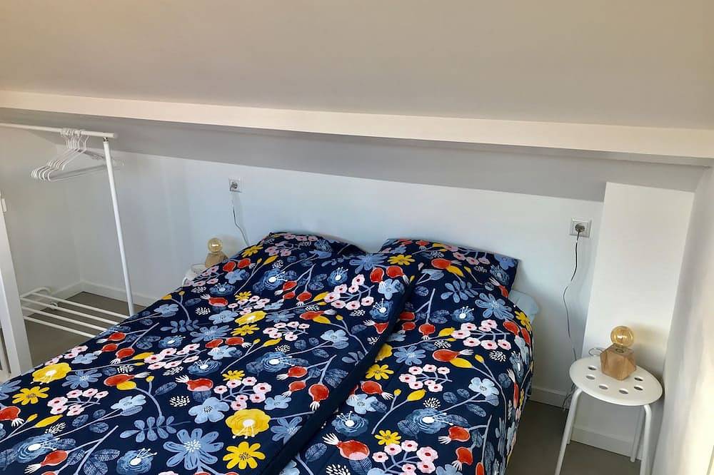 Vacation home with 3 bedrooms, furnished. Garden, 2 bathrooms, 2 kitchens, 200 meters from the beach in Egmond, Egmond aan Zee
