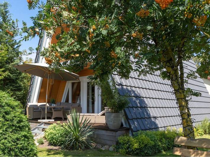 Chalet für 6 Personen, mit Balkon und Terrasse sowie Garten und Sauna an der Ostsee