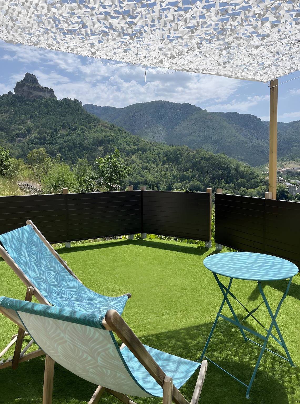 Apartamento entero, Apartamento 'Porte Des Gorges' con vistas a la montaña, terraza privada y Wi-Fi in Mostuéjouls, Parc naturel régional des Grands Causses