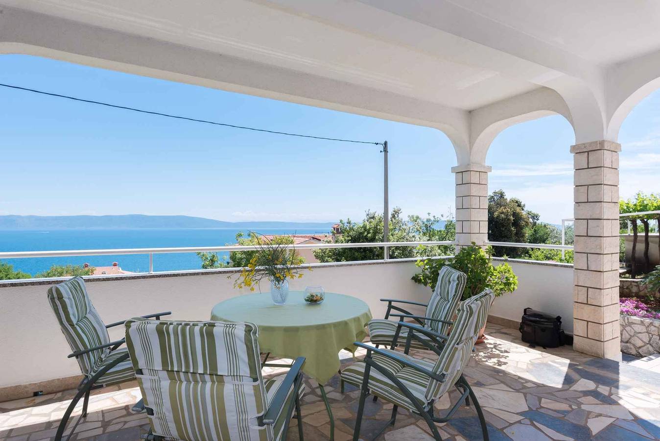 Ganze Ferienwohnung, Ferienwohnung mit Meerblick und Grillmöglichkeit in Raša, Ostküste Istrien