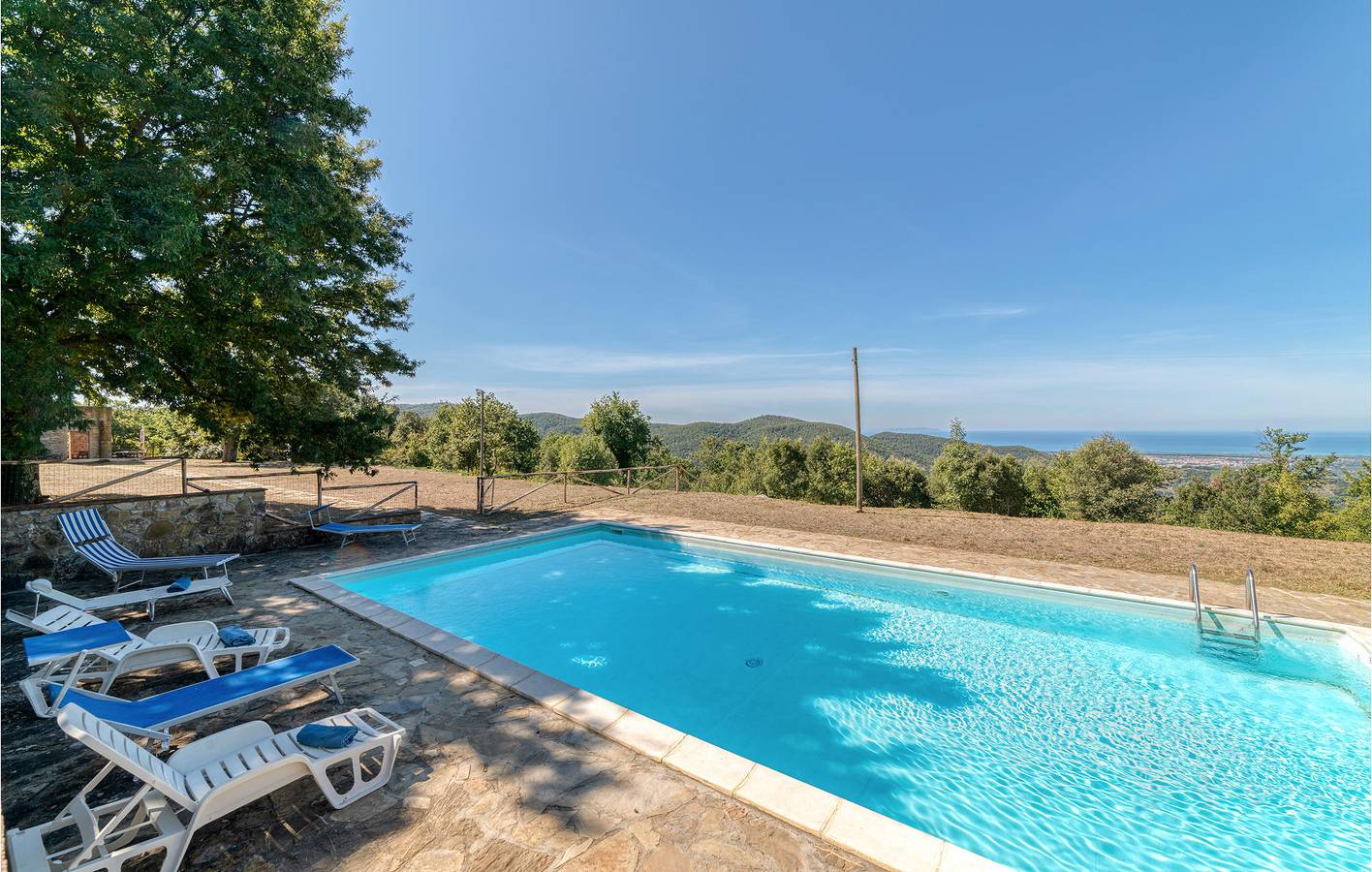 Apartment mit Meerblick, Pool und Parkplatz in Sassetta, Etruskische Küste