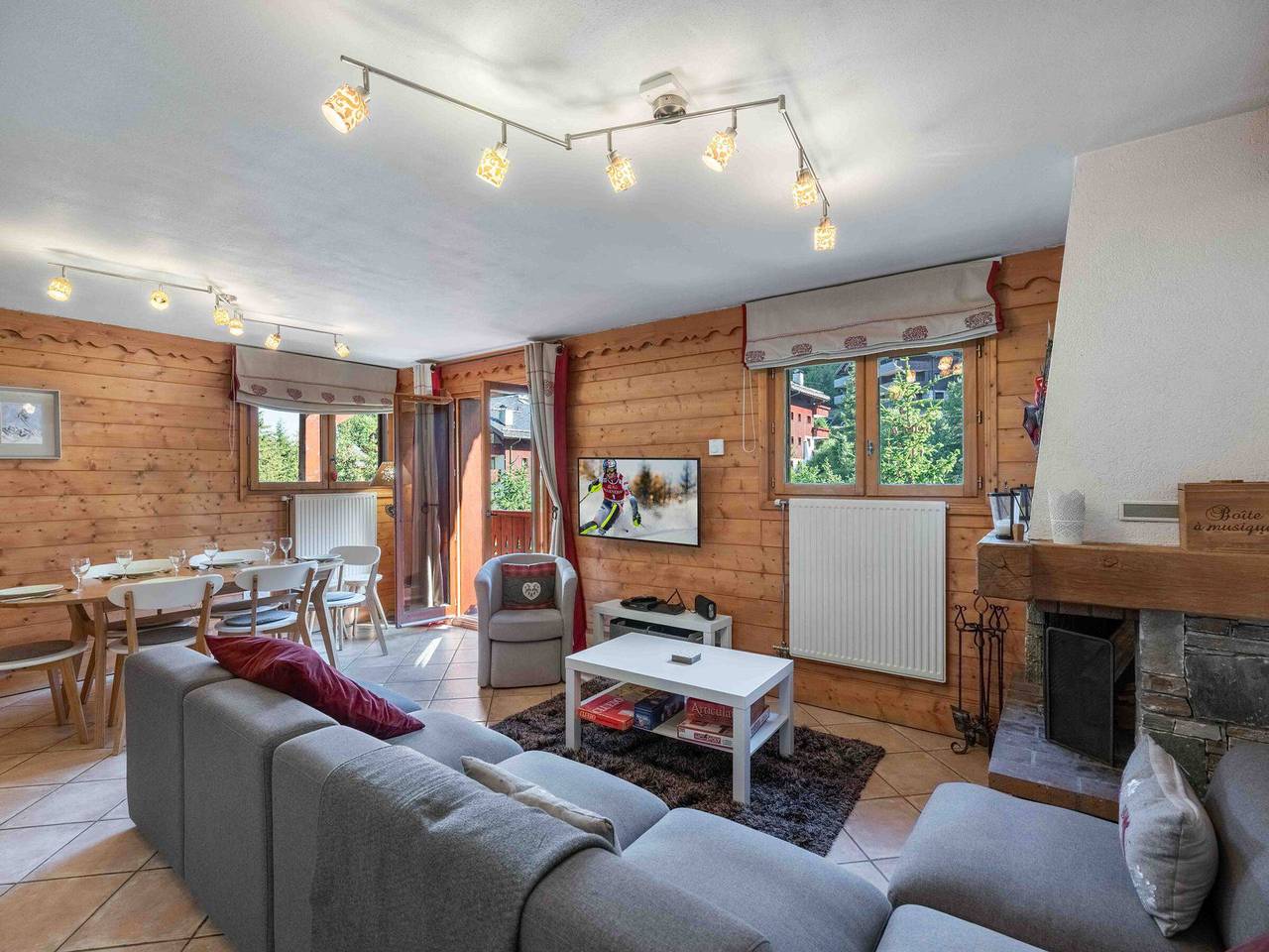 Appartement entier, Appartement pour 9 avec accès piscine et spa à Méribel in Meribel Village, Courchevel