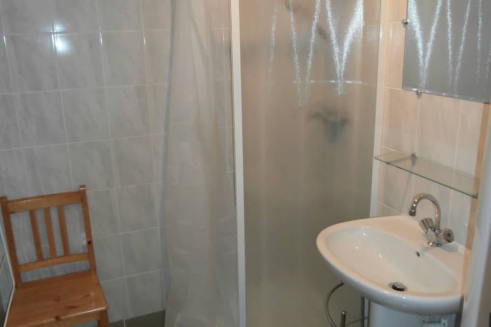 Entire apartment, Just 5 minutes from the Domaine des Sybelles! Fully equipped apartment with view. in Saint-Colomban-des-Villards, Saint-Jean-de-Maurienne region