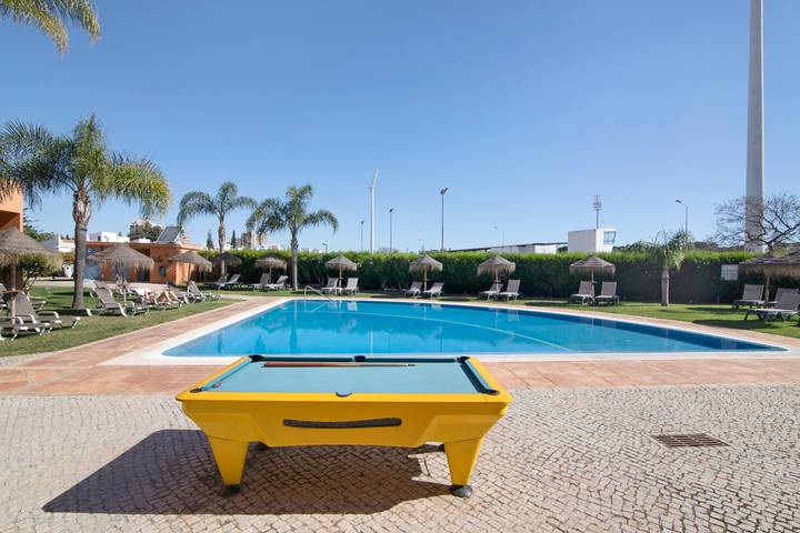 Villa 'Casa Sol' with Shared Pool, Private Terrace and Wi-Fi in Quarteira, Faro Distrikt