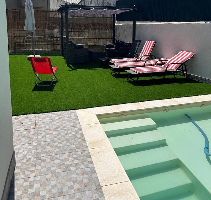 Location de vacances pour 4 personnes, avec Balcon ainsi que Terrasse et Piscine à Peso da Régua