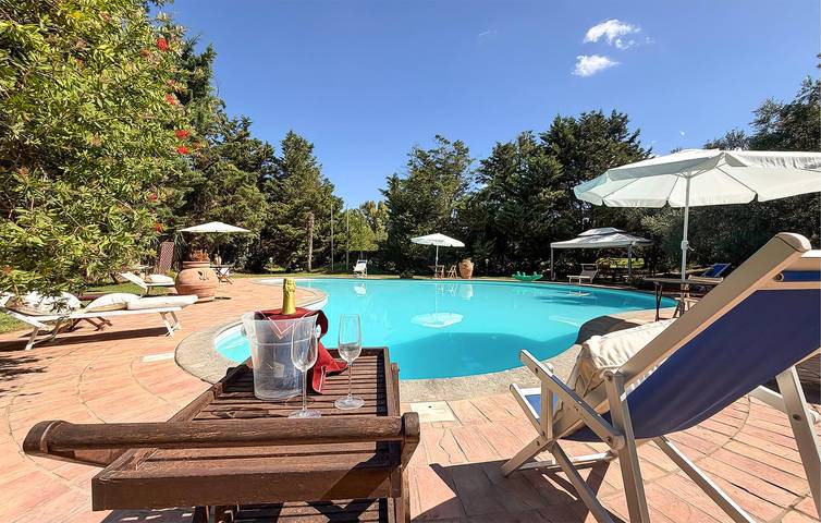 Gemütliche 2-Zimmer-Wohnung mit Pool und Garten in der Nähe des Stadtzentrums von Marina Velca in Tarquinia, Viterbo Provinz