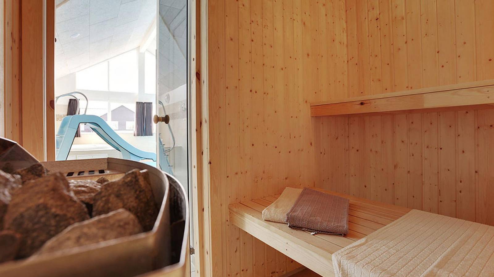 Large pool house No. 315 near beach on Funen. Rent it here. in Skåstrup Strand, Little Belt