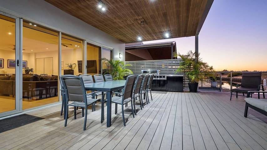 Holiday home for 12 people, with terrace and pool in Exmouth