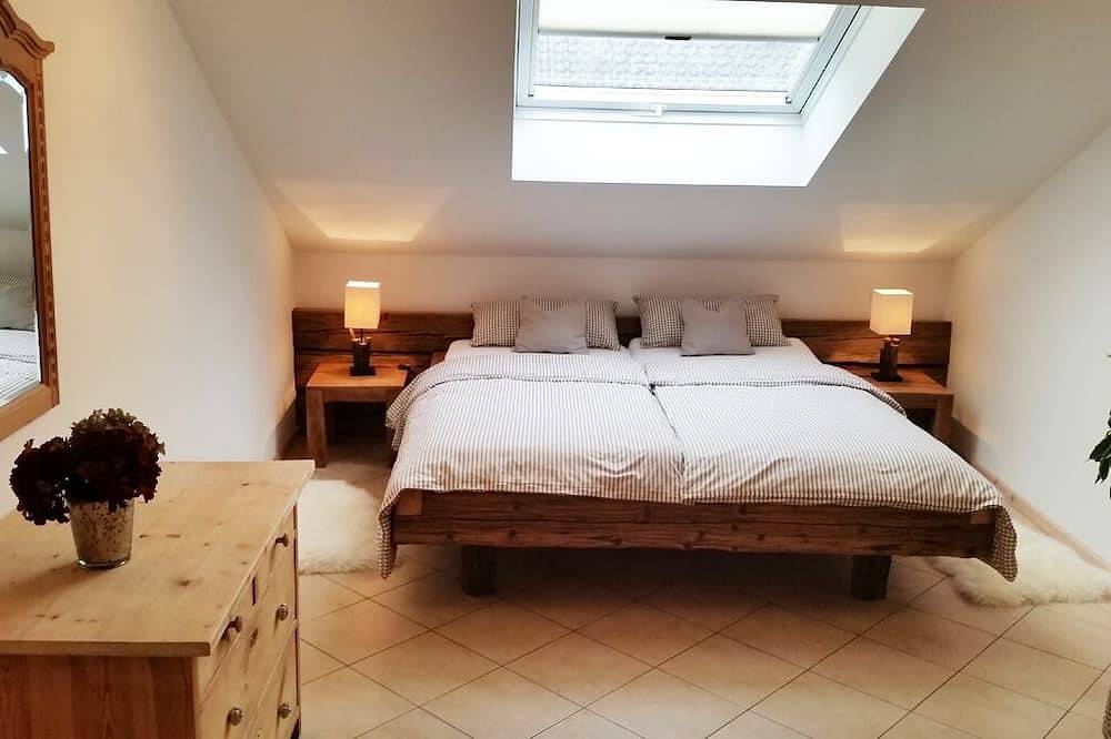 Ganze Wohnung, Gemütliche, sonnige & neu renovierte Ferienwohnung mit Zugspitzblick - 4 Sterne in Garmisch-Partenkirchen, Bayerische Alpen