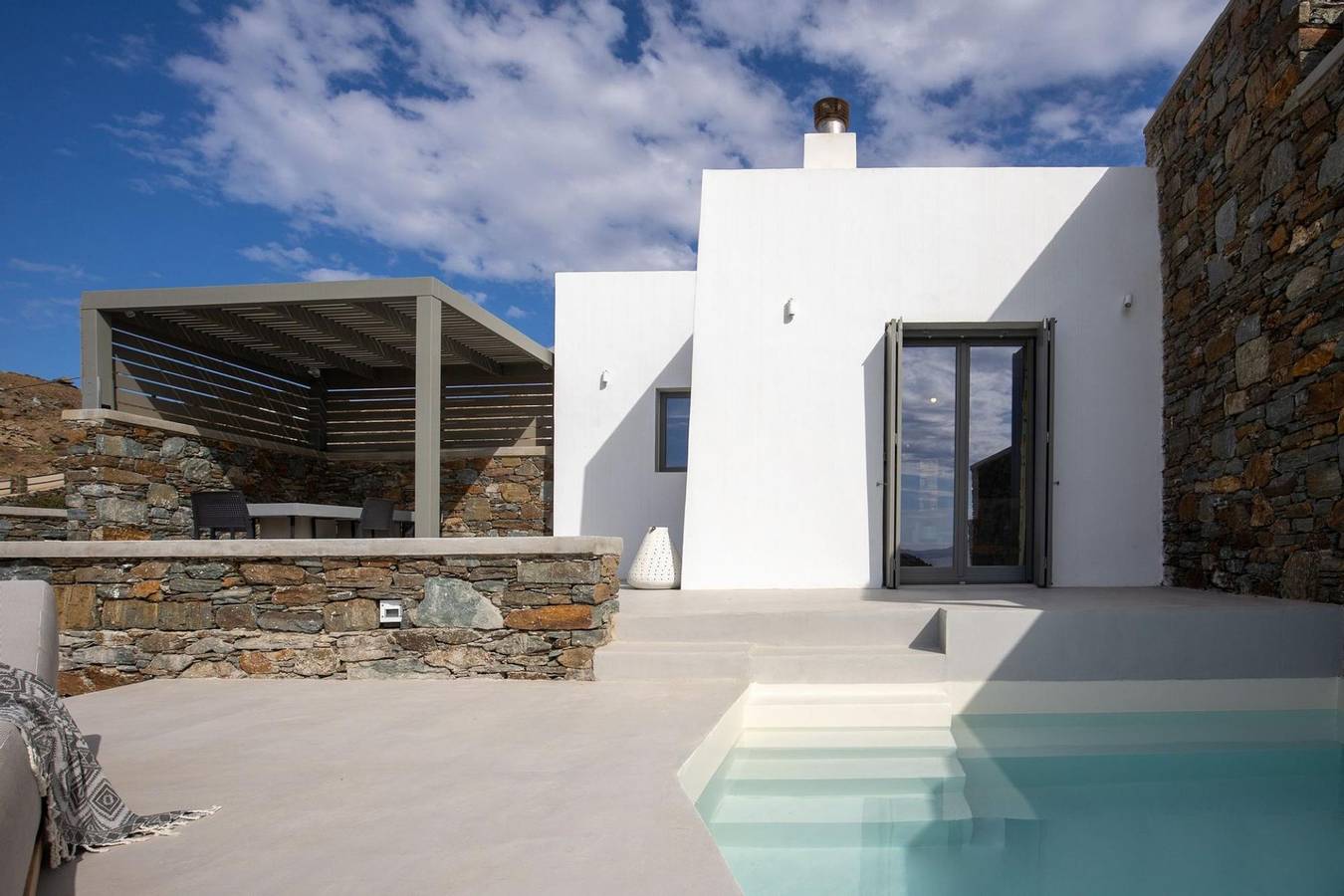 Helios Villa with Private Pool and Sea View 96m² in Tínos